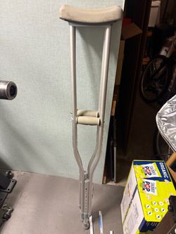 Adjustable Aluminum Crutches – Adult Size 5’2”–5’10”