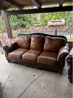 Couch/furniture/sofa