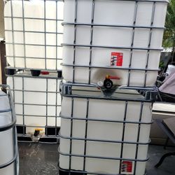 WATER TANKS 275GALLONS USED LIKE NEW 