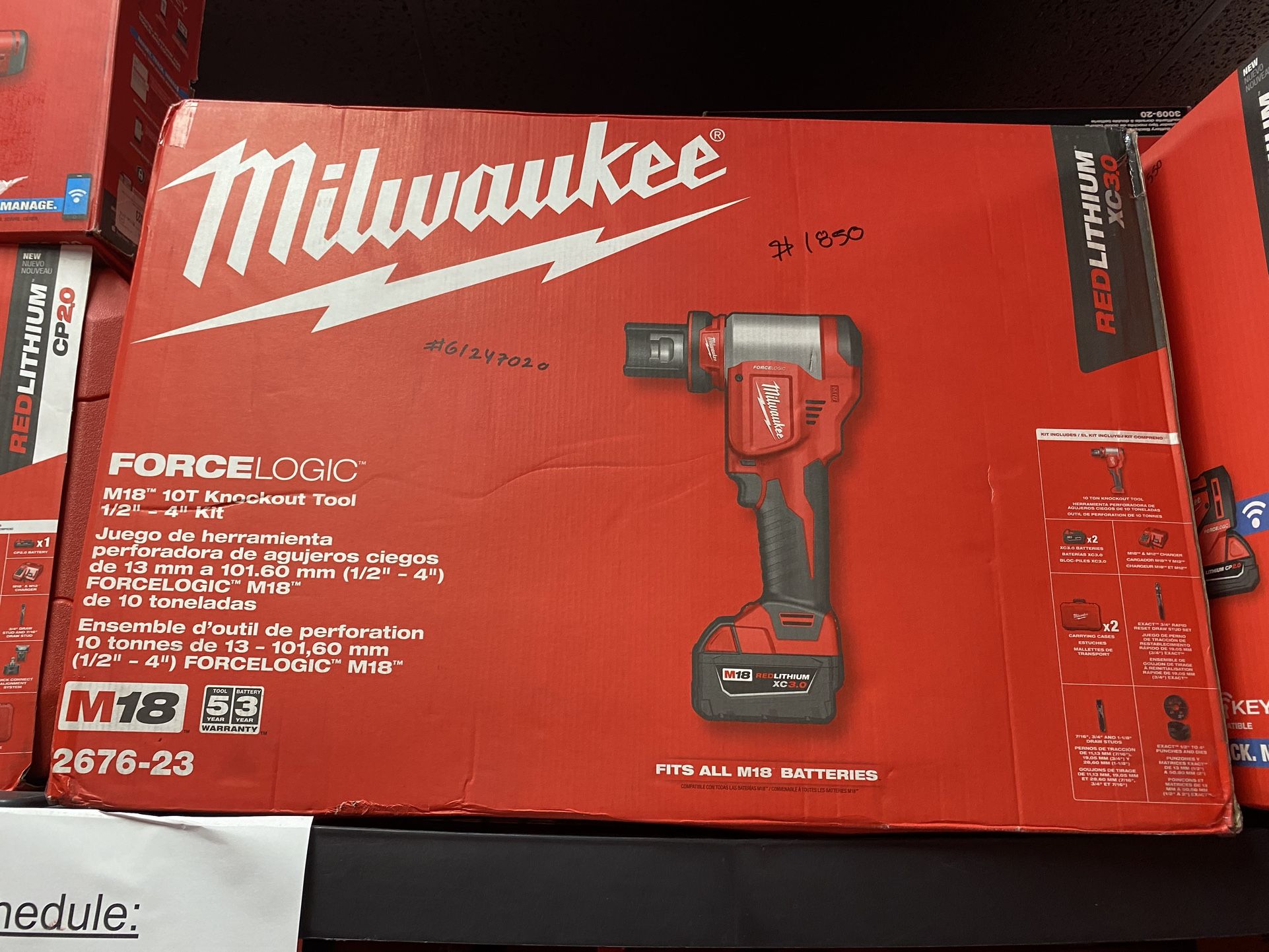 Milwaukee M18 18V Lithium Ion 1/2 in. to 4 in. Force Logic High Capacity Cordless Knockout Tool Kit w/Die Set 3.0 Ah Batteries