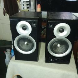 SHARPER IMAGE POWERED SPEAKER, PIANO BLACK FACES, K0500 WITH BLUETOOTH