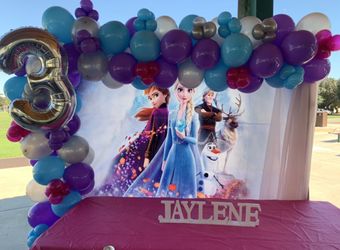 Frozen Balloon Garland