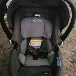 Graco SnugRide 35 LX Infant Car Seat and Base