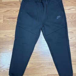 Nike Tech Fleece Joggers – Size M – Brand New – $90 (Negotiable)