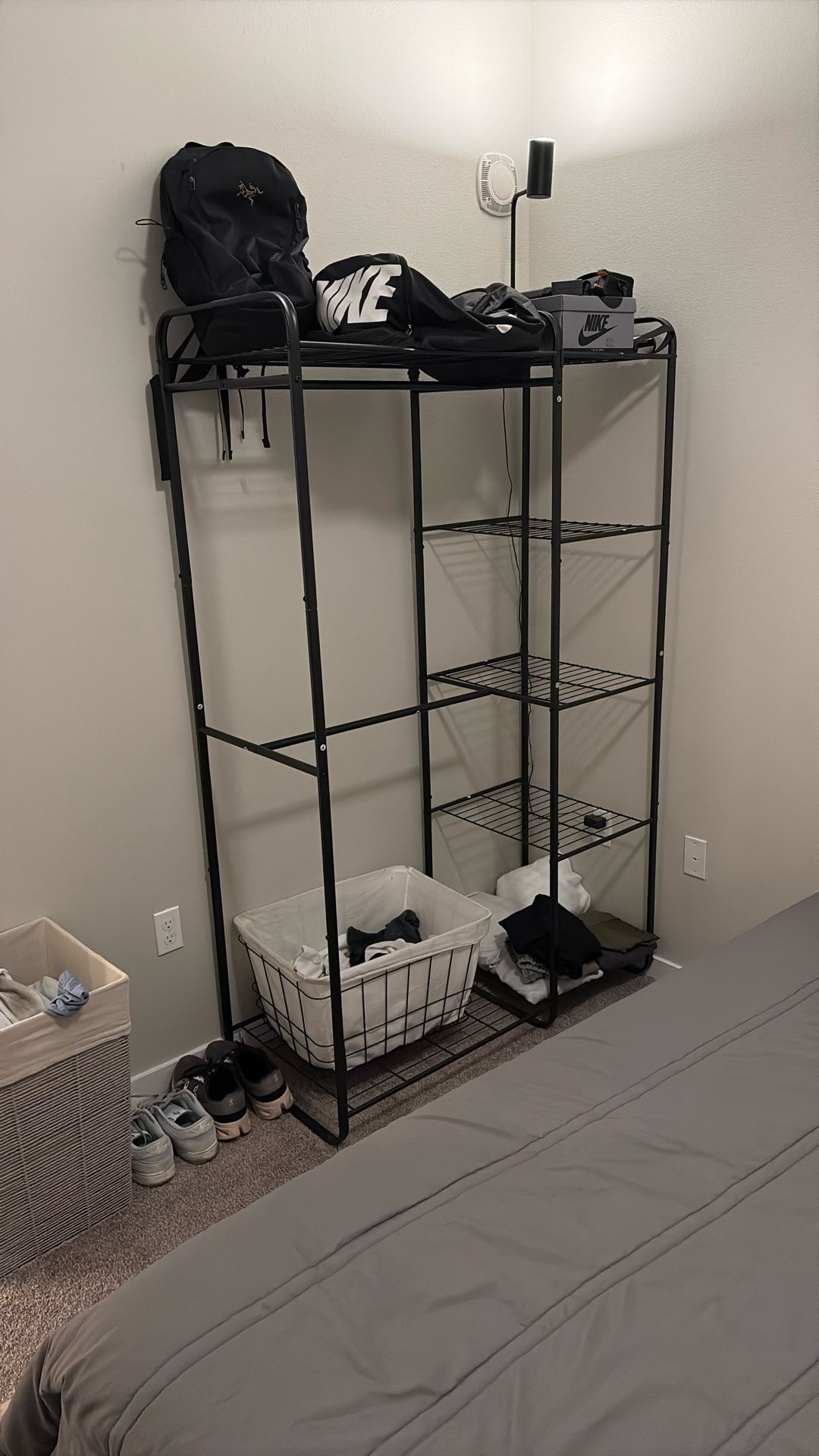 Wire shelf/closet