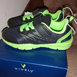 Boy's Tennis Shoes Size 1 ** Memory Foam Comfort! New In Box! 