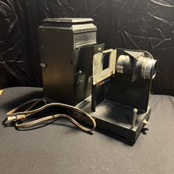 Original 1970S Spencer Len’s Company. Delineascope Slide Projector For Display With Working Bulb. Has Some Missing Pieces.