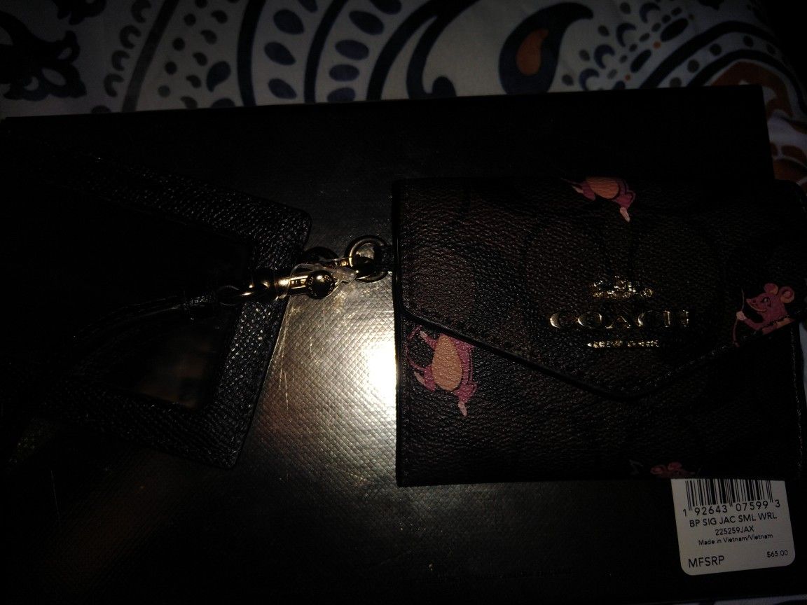 Coach small wristlet very cute