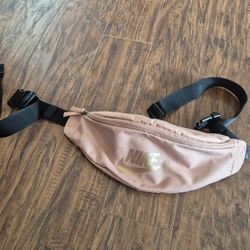 NIKE Sportswear Heritage Hip Pack/Fanny Pack