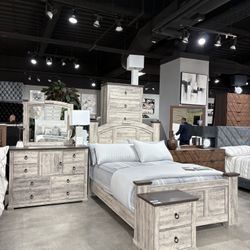 Few More In Stock Queen Or King 4 Pcs Bedroom Set NEW