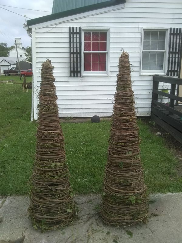 6ft Grapevine Tree for Sale in Clarksville, OH - OfferUp