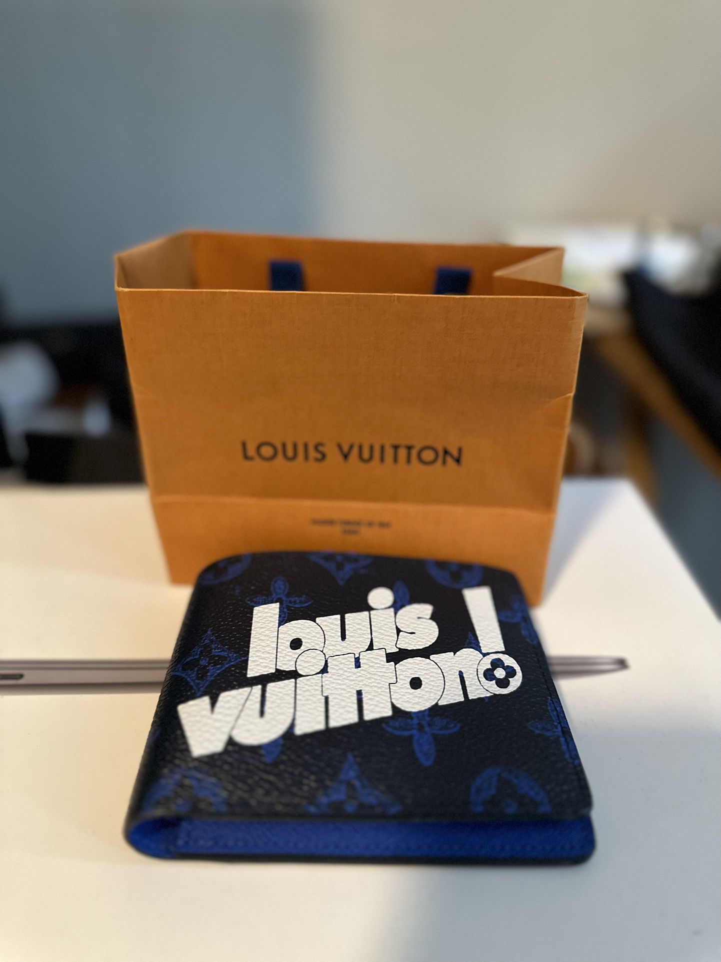 Louis Vuitton Cartera Y PARA PONER LAS LLAVES. (LLAVEROes ORIGINAL BUEN  ESTADO ) for Sale in Los Angeles, CA - OfferUp