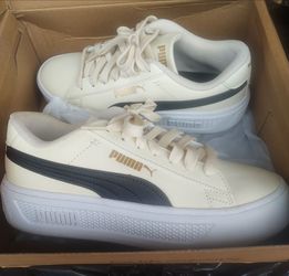 New Women's Pumas size 7