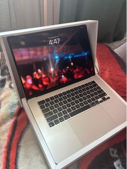 MacBook Air M3 2024