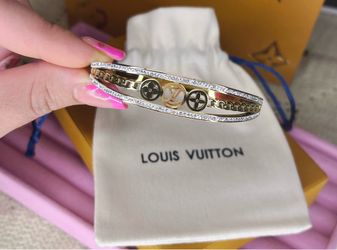 New 18k stainless steel gold bracelet comes with dust bag