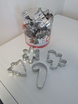 New 18 Christmas Cookie Cutters