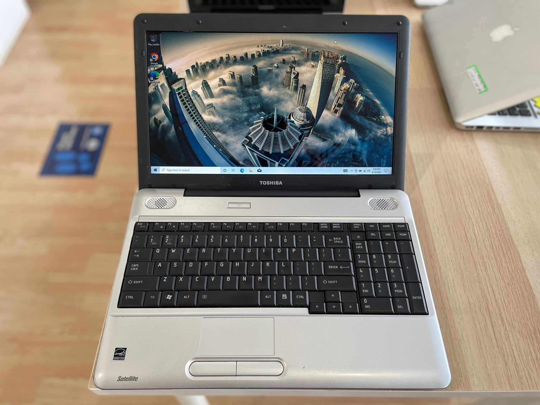 Toshiba Satellite 15” L50 AMD Sempron 4GB 128GB SSD -Windows 10