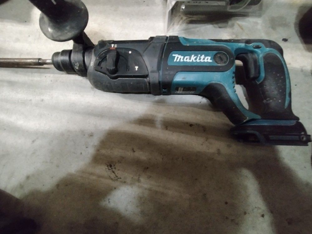Makita 18 Volt 1 In SDS Chipping And Drilling Hammer 