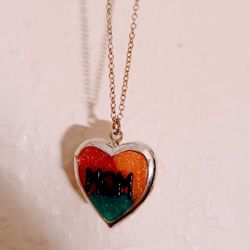 Brand New Ladies MOM Heart Locket Necklace 
