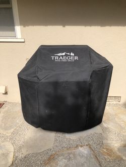 Traeger 620 Silverton Smoker / Grill with Bluetooth Thermometers