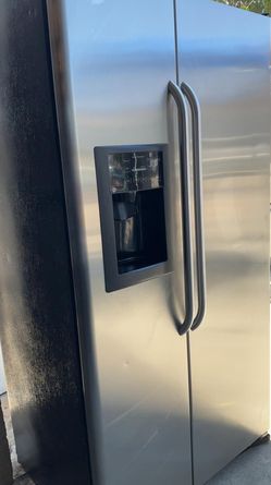 GE  Side-by-Side Stainless Steel Fridge

