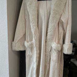 Pottery Barn Faux Fur Robe With Matching Slipper Both Sz S
