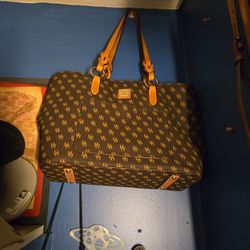 Dooney & Bourke 