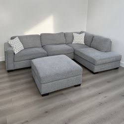 LIGHT GREY SECTIONAL COUCH SOFA ( THOMASVILLE ) 