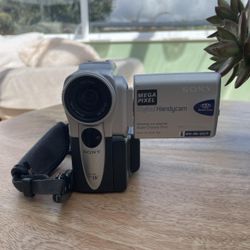 Sony DCR-PC107E Digital Camcorder