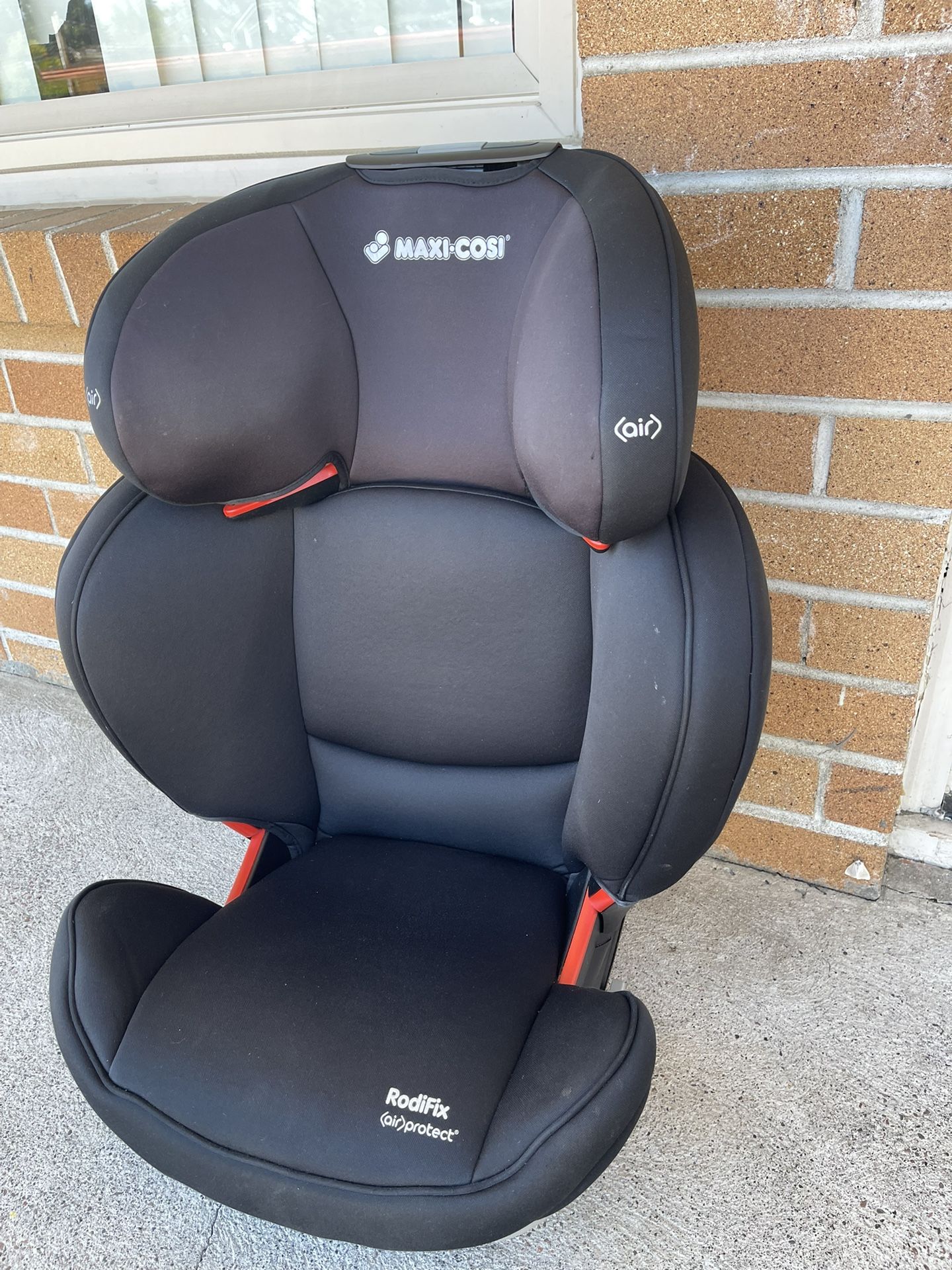 Maxi-Cosi RodiFix Booster Seat – Excellent Condition – $80 (Retails $199)