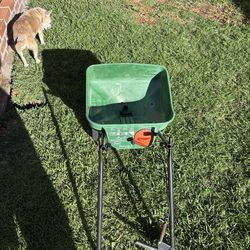 Scott’s Turf BuilderSeed Spreader