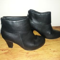 Really Nice Ladies Size 7 Heeled Ankle Boots 