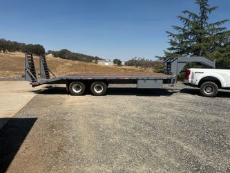 23’ Gooseneck Flatbed Equipment Trailer