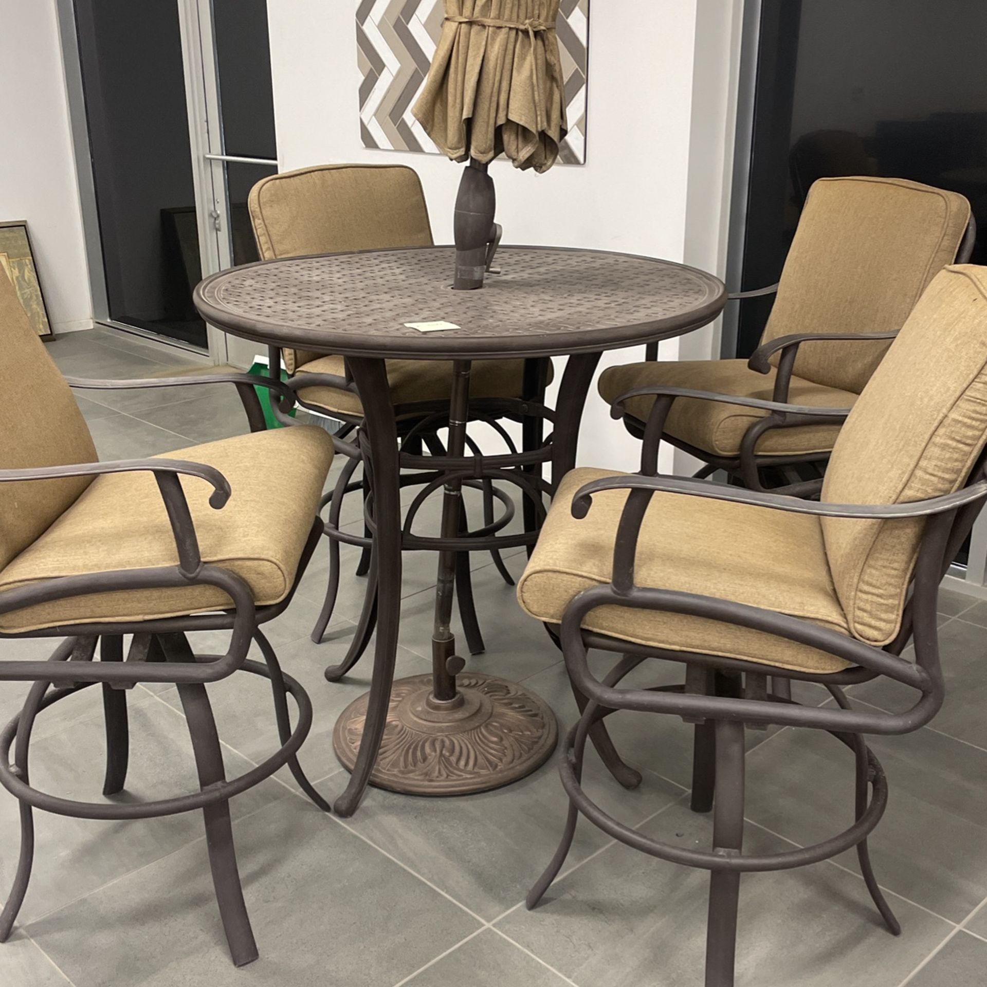 5 Pc Patio Table Set for Sale in Indio, CA OfferUp