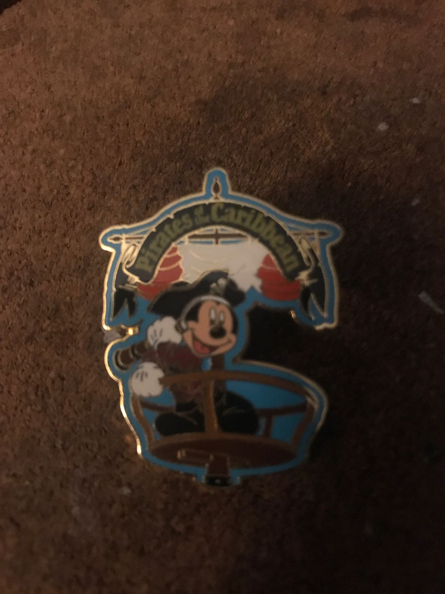 Disney Mickey pirates pin