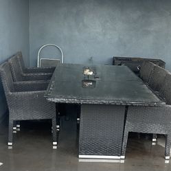 Mesa Para Patio  Con  6.   Sillas  $140