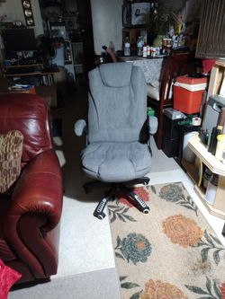 Catrimown  Hi Back  Gray Massage Chair With Tilt  &  Heated Back Full Massaging On Seat And Back