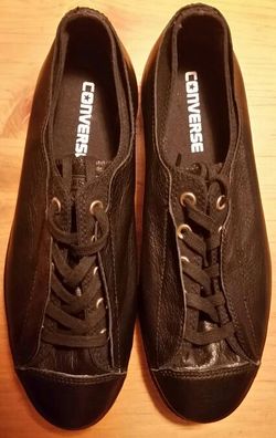 NWOT Women's black leather Converse tennis shoes All Stars sz 8