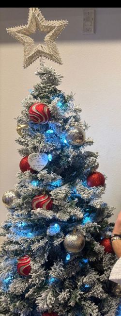 Christmas Tree w Ornaments
