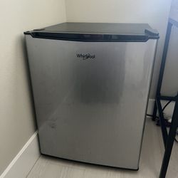 Mini Fridge With Freezer Compartment $40