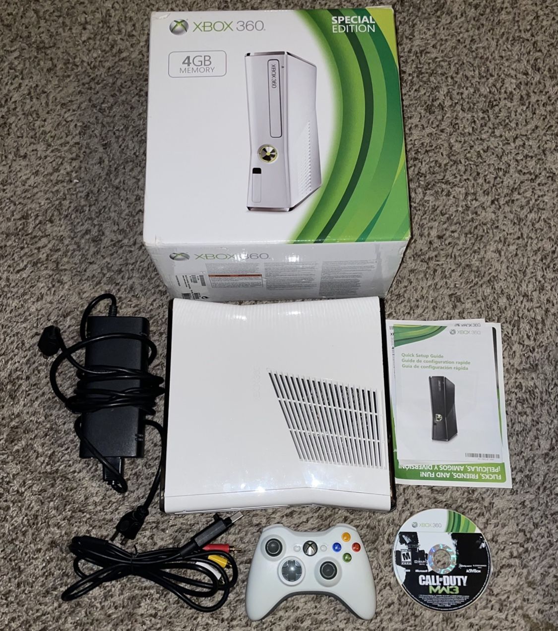 WHITE XBOX 360 CONSOLE WITH VIDEO GAME & CONTROLLER