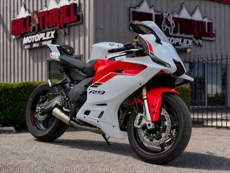 2025 YAMAHA YZF-R9