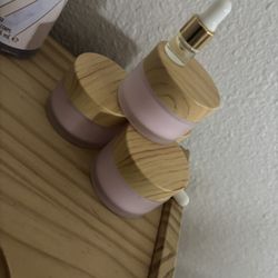 4 Containers For Lotion 