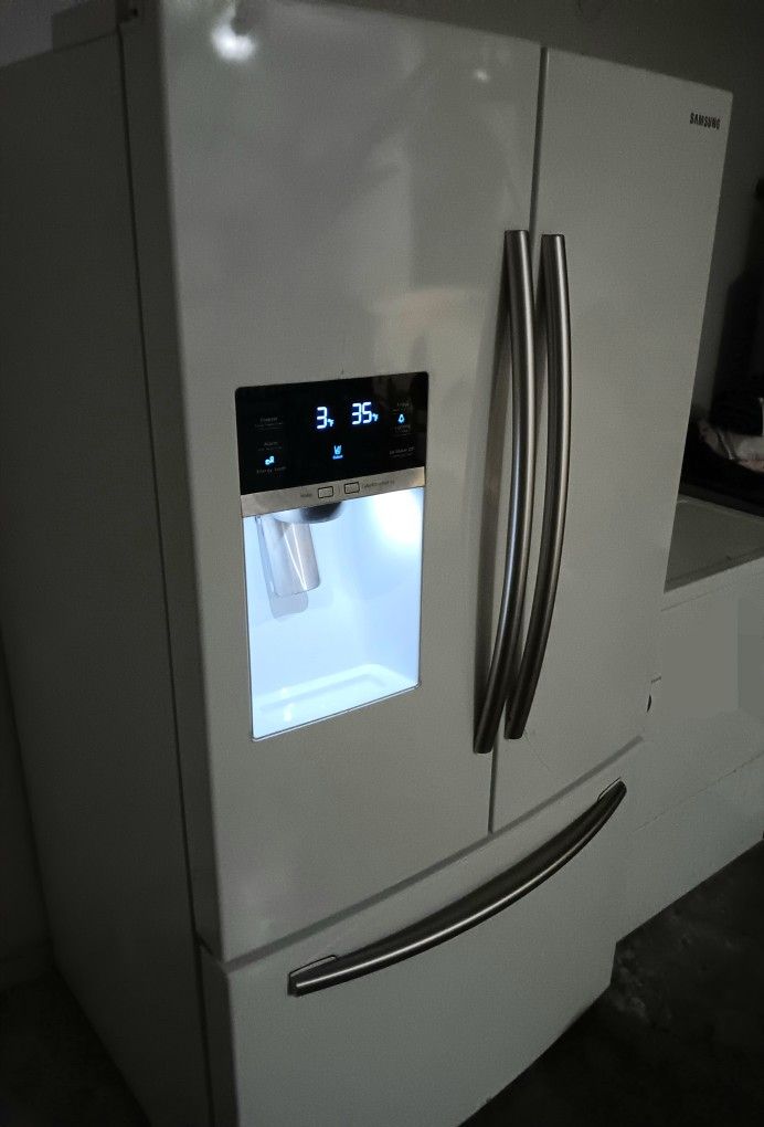 Samsung Refrigerator 36" French Doors W/ Ice Maker