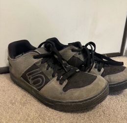 Grey 510 freeriders flats used size 10