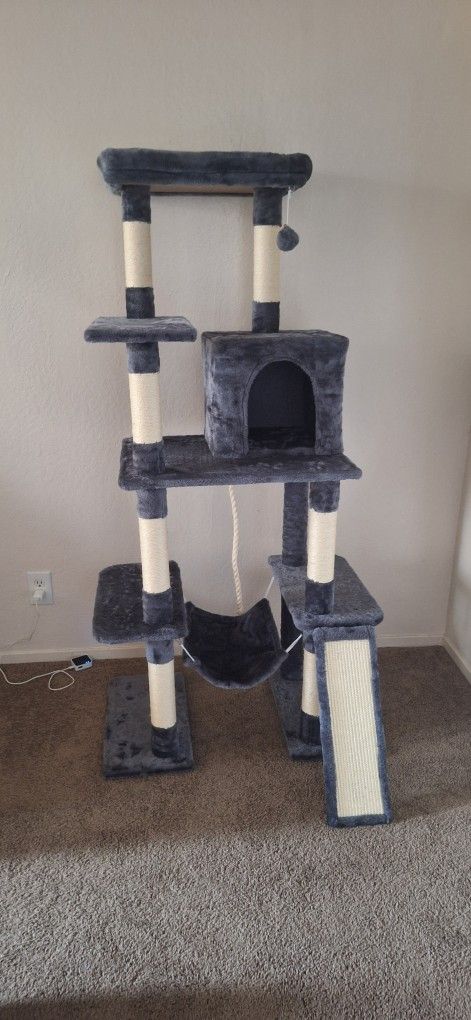 Cat Tree Brand New Still In Box