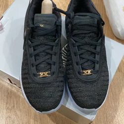 Nike LeBron 20 Black Metallic Gold Men’s Sneaker Shoes Size 10 New With Box 