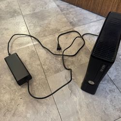 Xbox 360 slim with controller