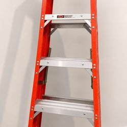 Werner 6ft Fiberglass Ladder (300lb) – Like New – $85
