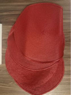 4 red dinner mats